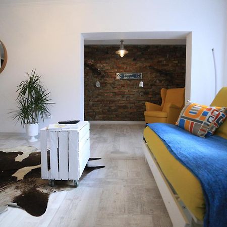 Pentru Plata Numerar Cautati Pe G00Gle, Norsk Skogkatt Galati - Big Tv Disneyplus Tv! Galaţi Exterior foto